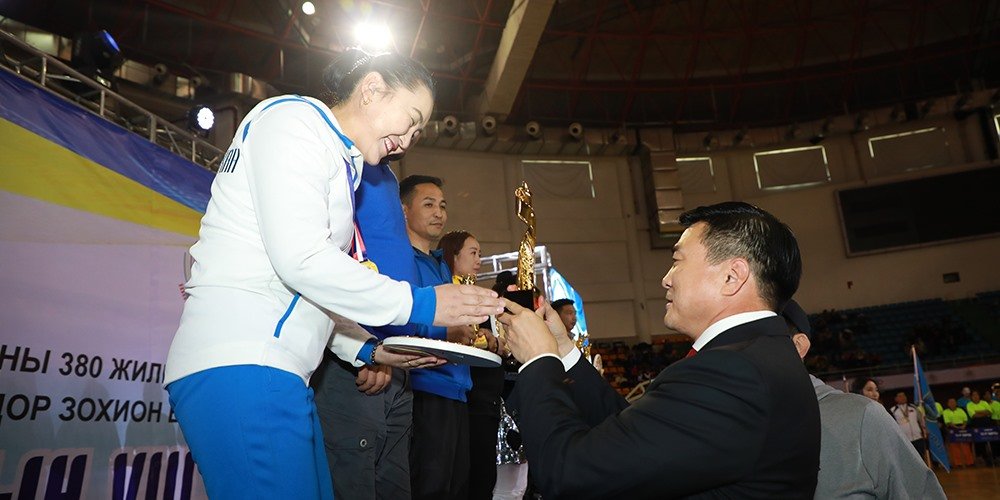 Иргэдийн спортын наадмын шилдгүүдэд шагнал гардууллаа