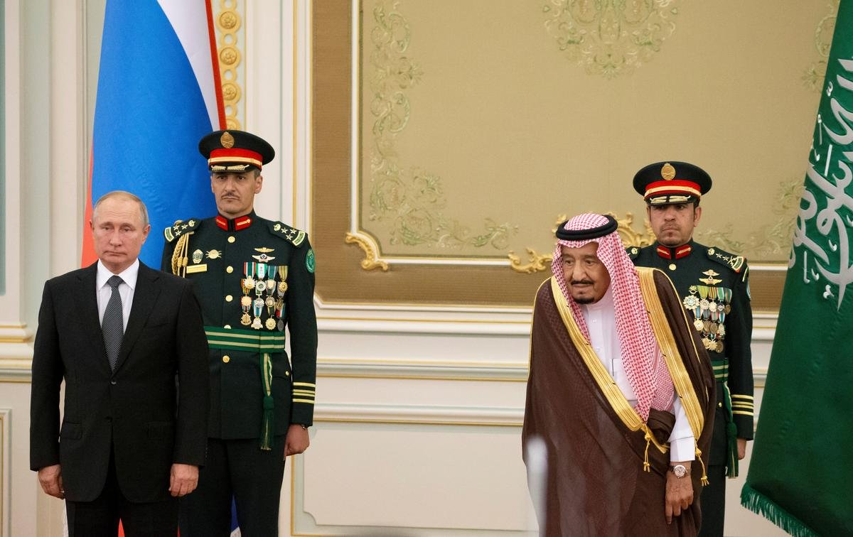 В. Путин Арабын нэгдсэн Эмират улсад айлчиллаа