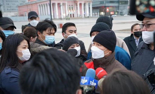 Гишүүний бүрэн эрхийн жагсаалтад “УИХ-ын гишүүн УОК-ын шийдвэр зөрчөөд талбайд гарч жагсаж, өлсч болно” гэсэн зүйл заалт байхгүй