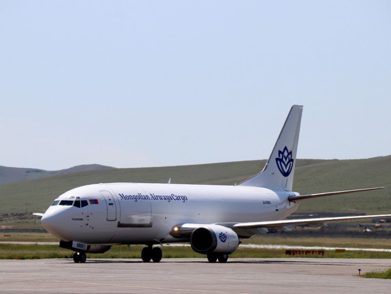 Монгол Улс агаарын ачаа тээврийн хөлөгтэй боллоо