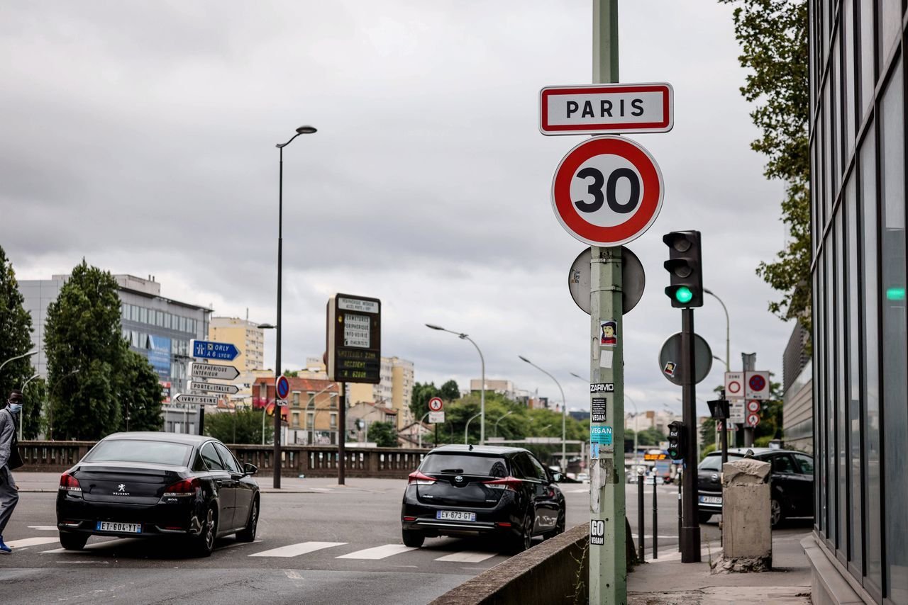 Парис хот автомашины хурдны дээд хязгаарыг 30 км/цаг болгожээ