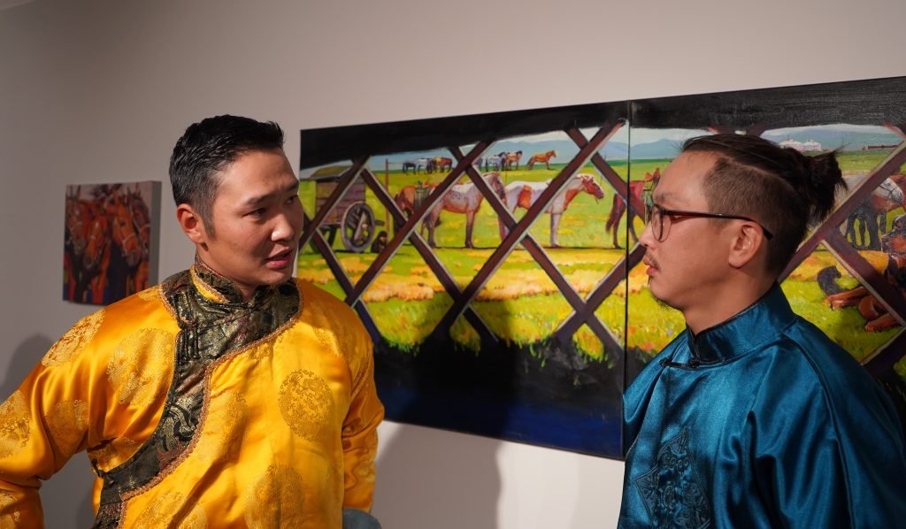 УРАН ЗУРГИЙН ҮЗЭСГЭЛЭН КАНБЕРРА ХОТОД НЭЭГДЭВ