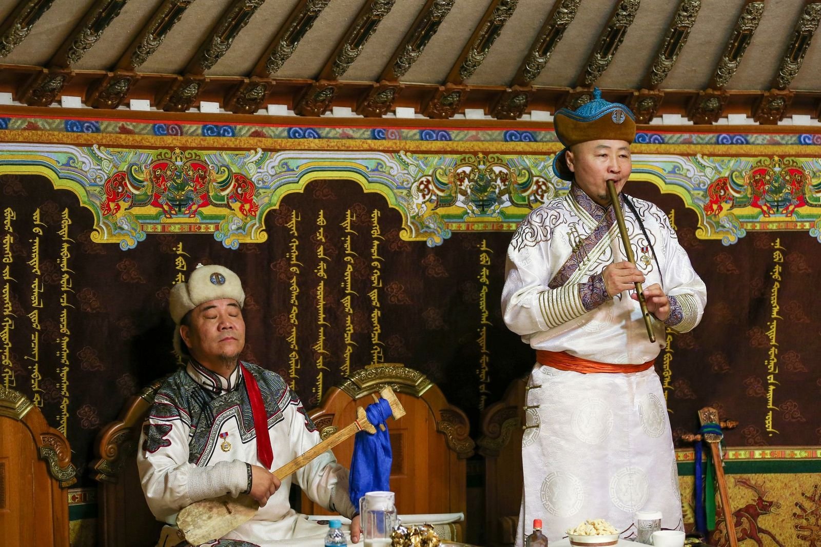 Энх амгалан байх, хүн, мал өсөж үржихийг ерөөж, тууль хайлжээ