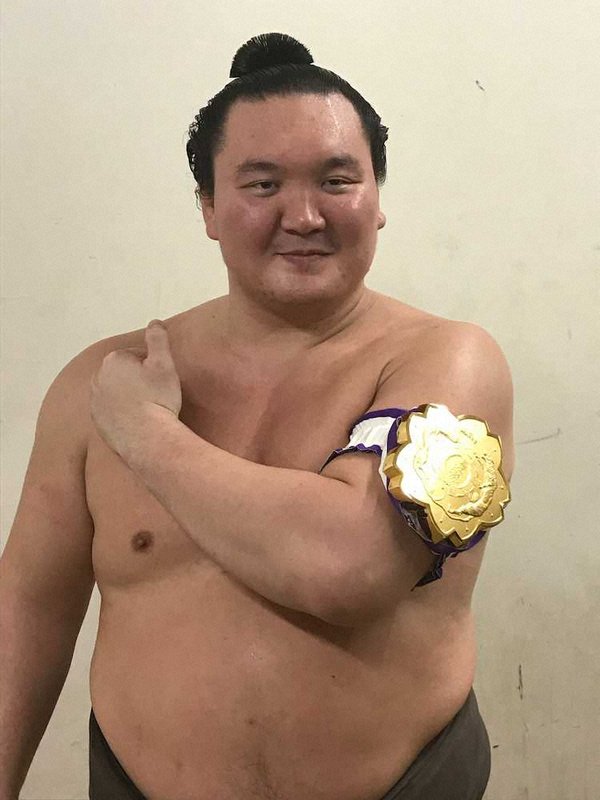 Их аварга Хакүхо Бүх Японы аварга боллоо