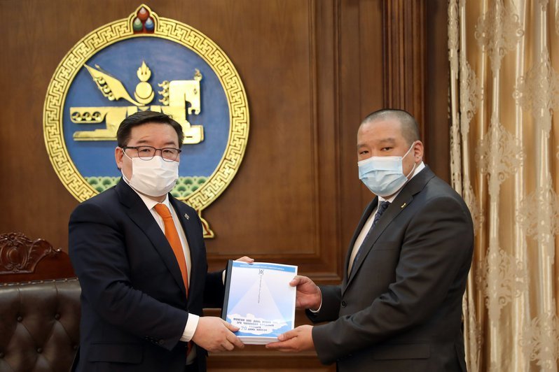 Монгол Улс дахь хүний эрх, эрх чөлөөний байдлын талаарх 20 дахь илтгэлийг УИХ-д өргөн барилаа