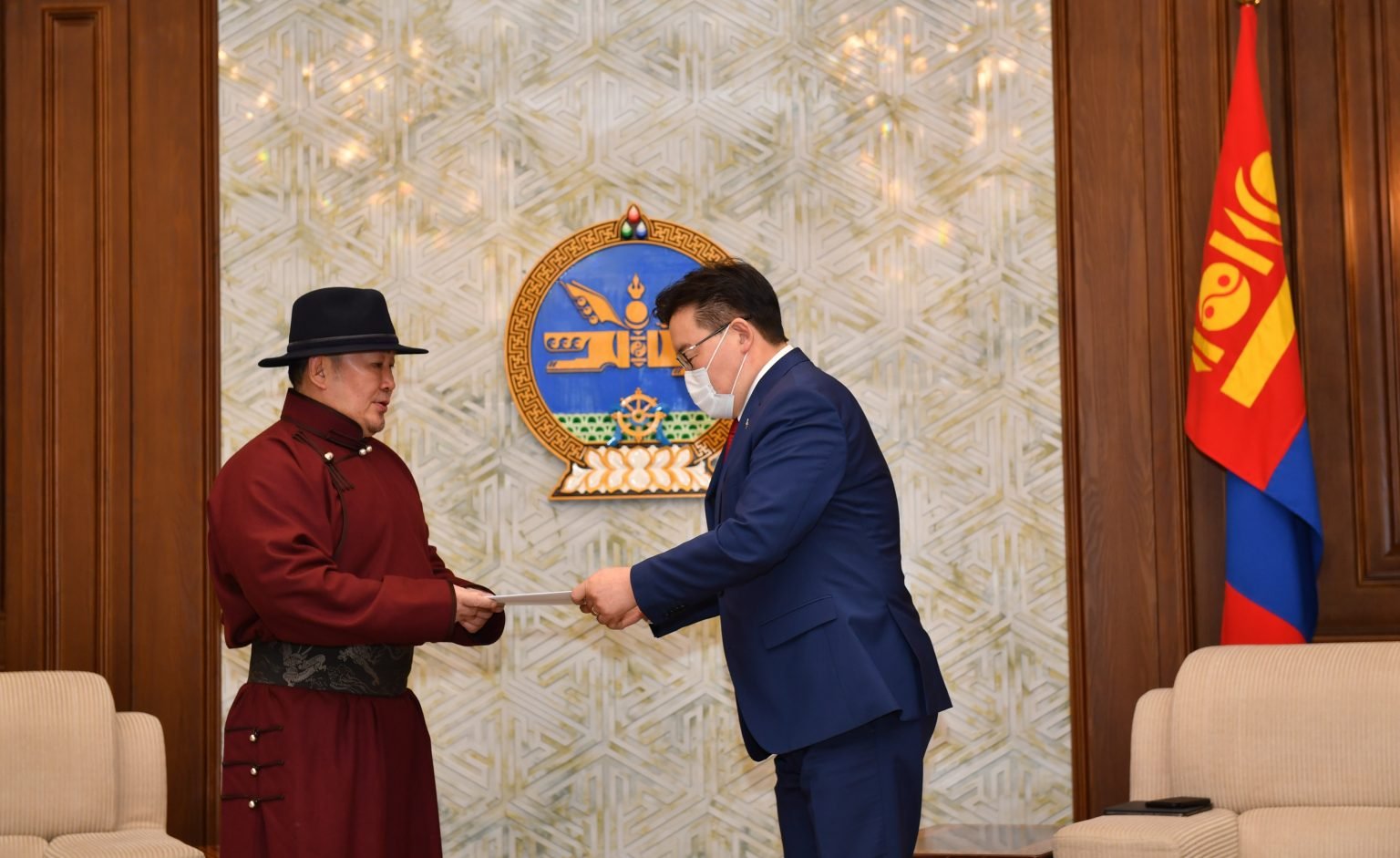 Өрх бүрт 1 сая төгрөгийн тэтгэлэг олгох Ерөнхийлөгчийн төслийг МАН-ын бүлэг дэмжлээ