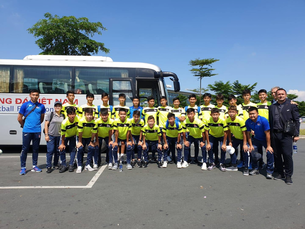 ӨСВӨРИЙН ХӨЛБӨМБӨГЧИД АЗИЙН АВАРГА ШАЛГАРУУЛАХ ТЭМЦЭЭНД ОРОЛЦОЖ БАЙНА