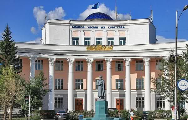 Монгол Улсын Их Сургуулийн захирлын үүргийг түр орлон гүйцэтгэгчээр Д.Бадарчийг томилжээ