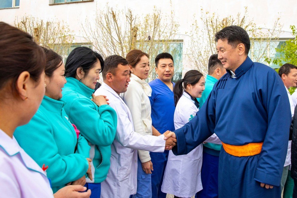 У.Хүрэлсүх: Аюулт өвчний эсрэг амь нас, эрүүл мэндээрээ дэнчин тавин ажиллаж буй эмч нараараа Монгол Улс бахархаж байна