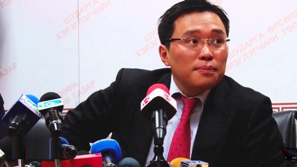   О.Магнайд 100 сая бол зүгээр л  хоолны мөнгө