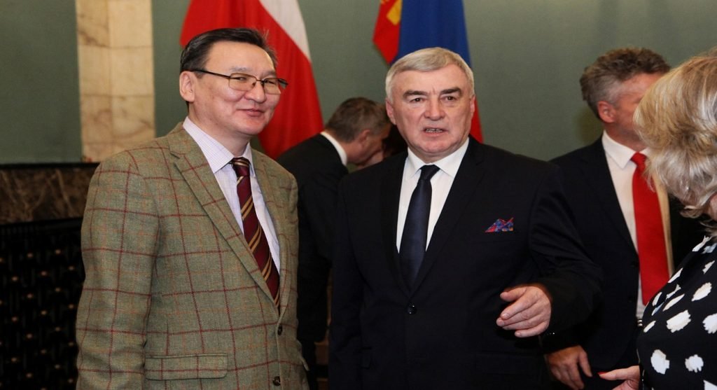 “ҮЗЭСГЭЛЭНТ МОНГОЛ” ГЭРЭЛ ЗУРГИЙН ҮЗЭСГЭЛЭН БОЛОН СОЁЛЫН АРГА ХЭМЖЭЭ ЗОХИОН БАЙГУУЛАВ