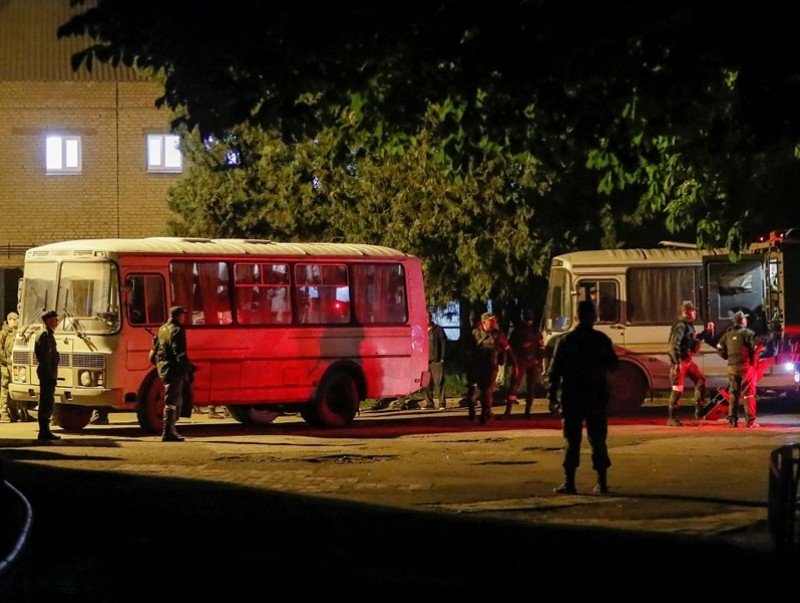 Украин Азовсталь үйлдвэрээс шархадсан 264 цэргээ гаргаж, эмнэлэгт хүргэлээ