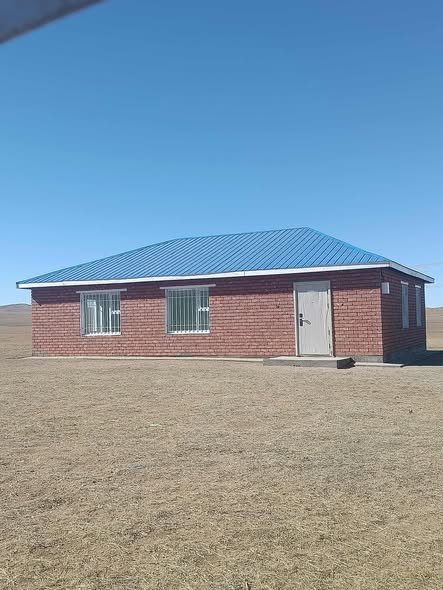 1 ДҮГЭЭР БАГИЙН ТӨВИЙН БАРИЛГЫГ ХҮЛЭЭН АВЛАА. 