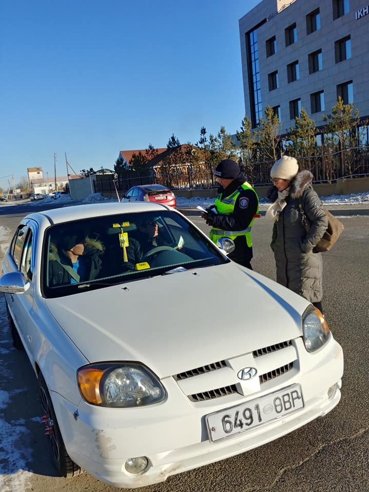 Хархорин сумын байцаагч нар тээврийн хэрэгсэлийн татвар төлөлтөнд шалгалт хийлээ.