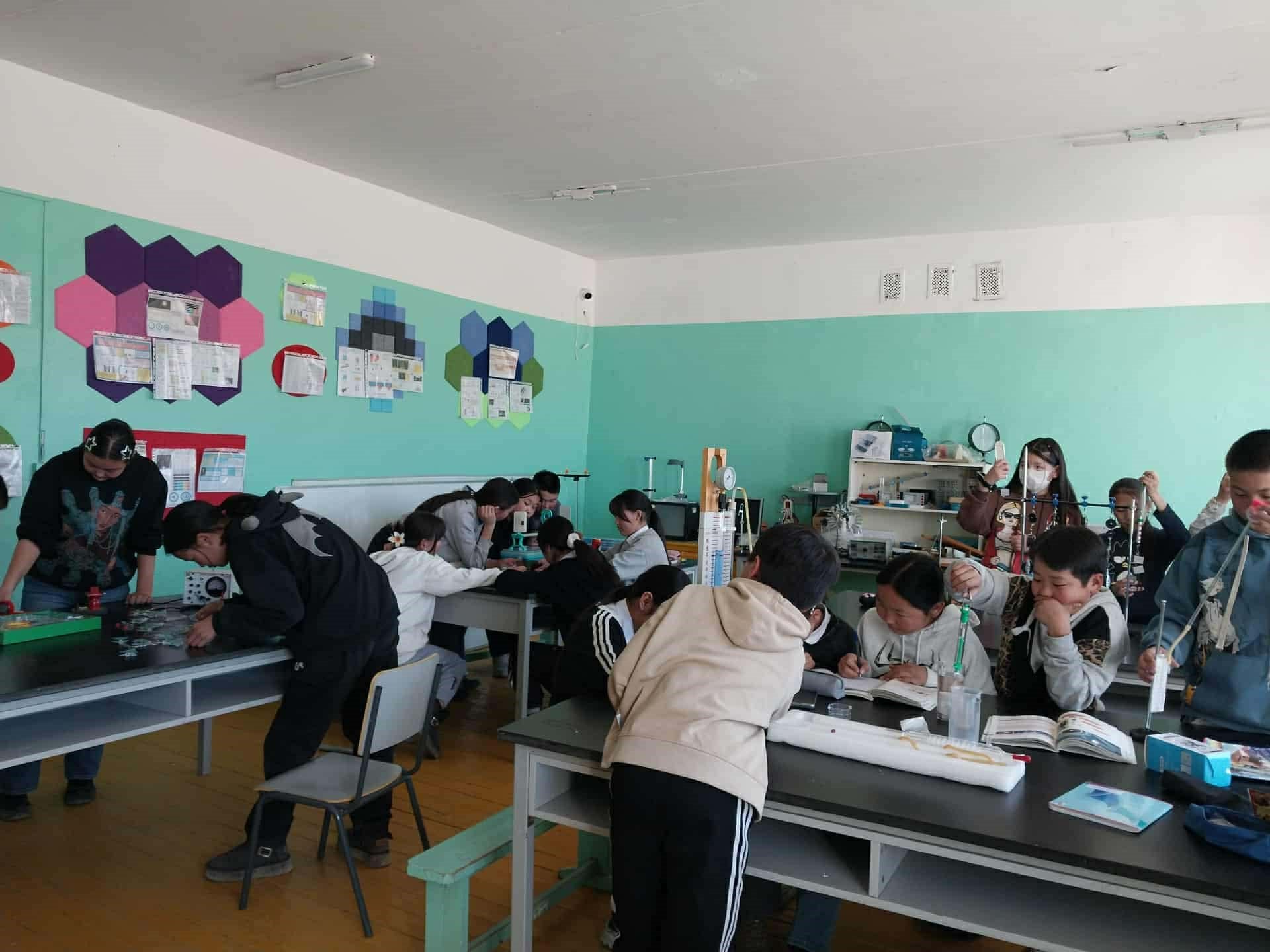 Физикийн ухааны кабинетийг байгууллаа