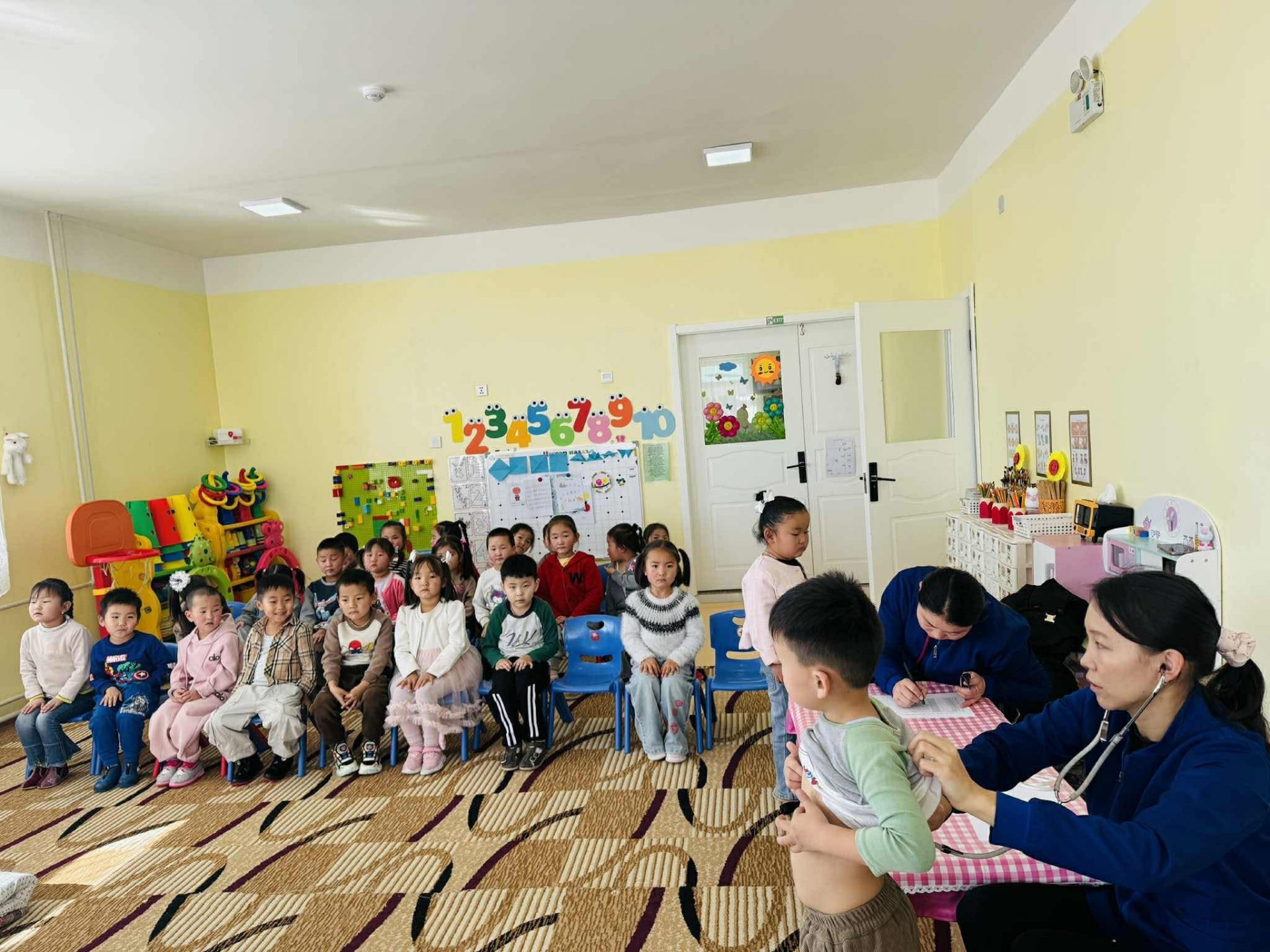 Хүүхдийг урьдчилан сэргийлэх үзлэгт хамрагдуулав