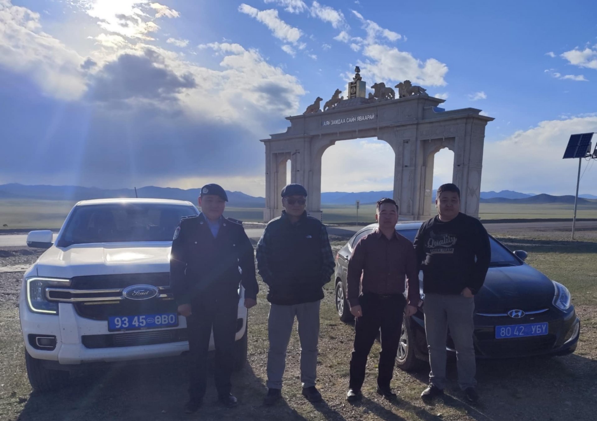 ЦАГДААГИЙН ХЭСЭГТ АЛБАНЫ УНААГ ХҮЛЭЭЛГЭН ӨГЛӨӨ