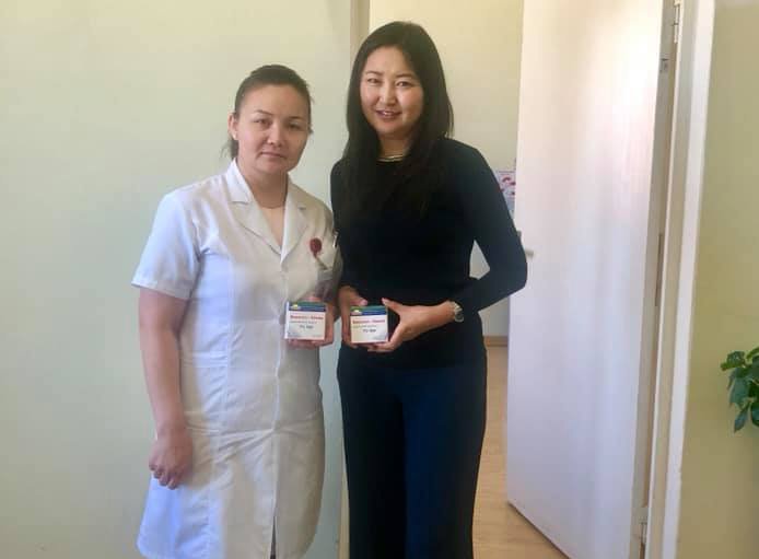 193-р цэцэрлэгийн 200 орчим хүүхдэд витаминаар буяны хандив өргөлөө.