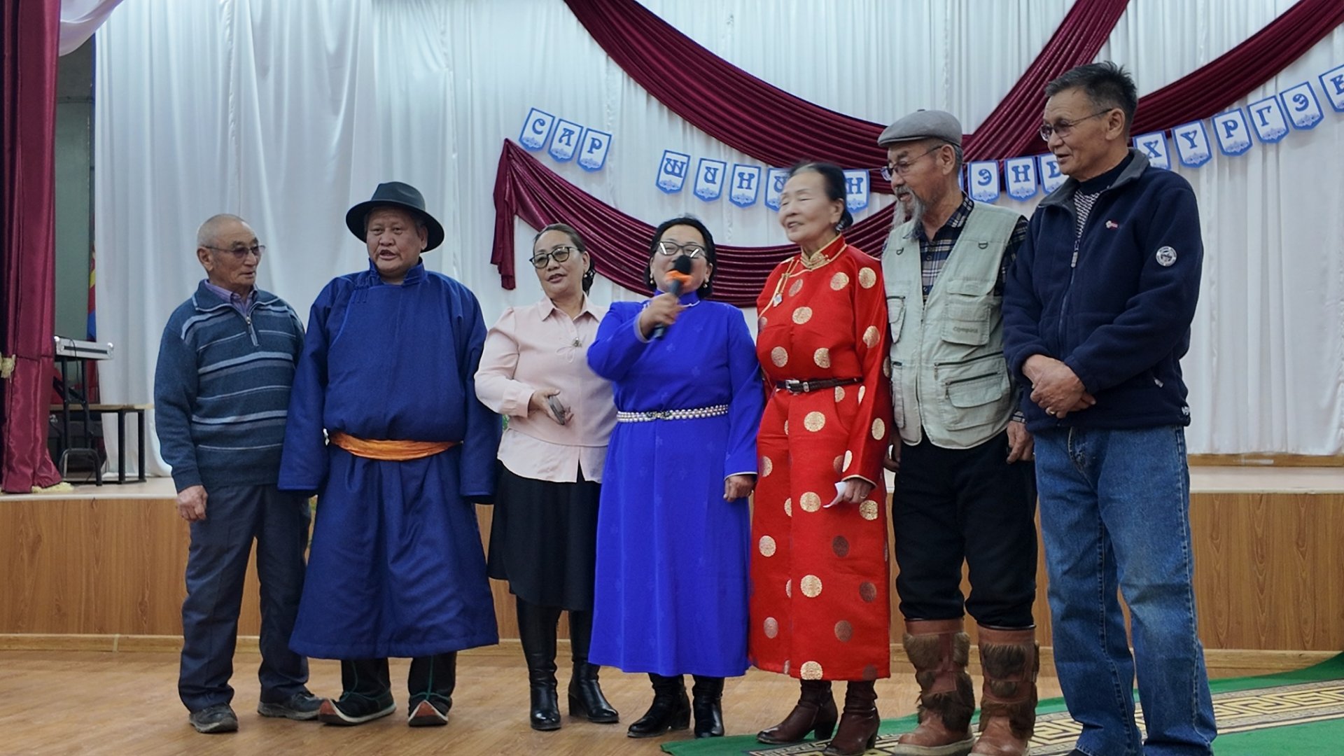 Дундговь аймаг дахь Политехник коллеж ахмад багш, ажилчдаа хүндэтгэн хүлээн авч, дурсамж дүүрэн өдөр зохион байгууллаа