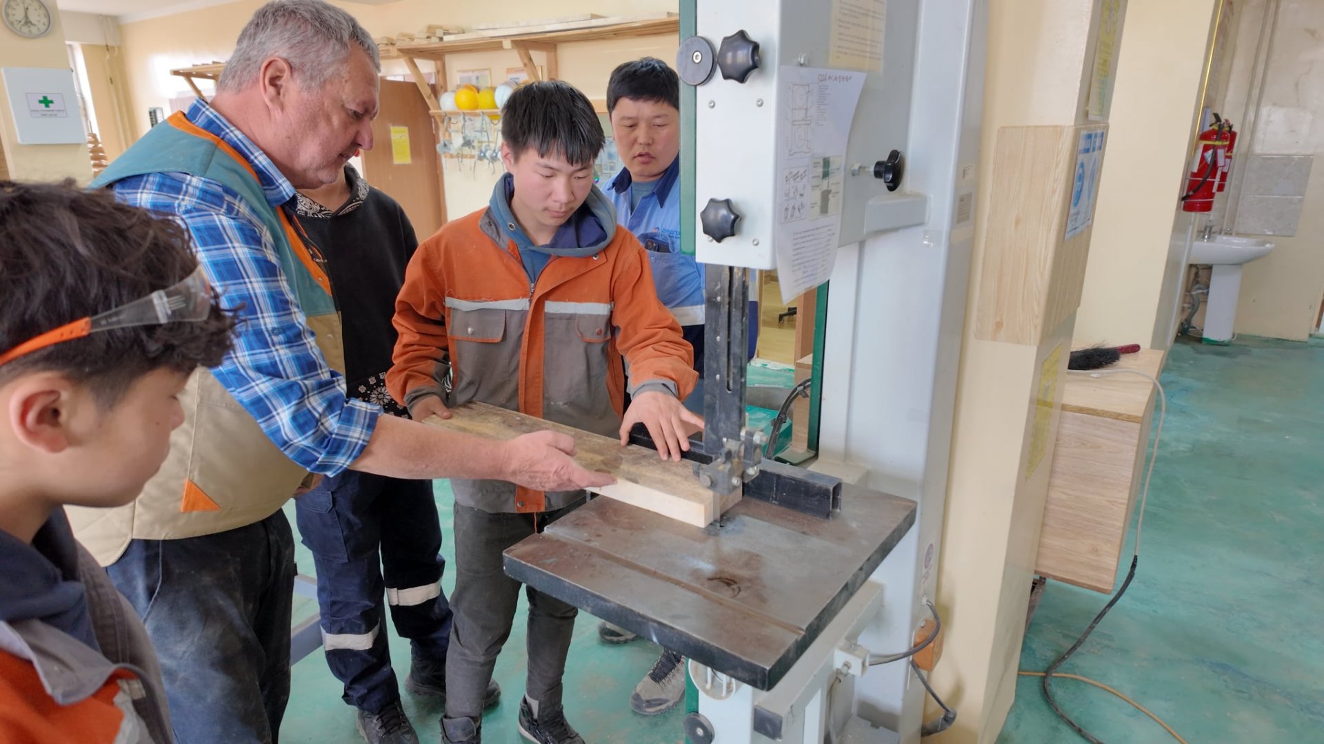 ГЕРМАНЫ АХМАД МЭРГЭЖИЛТНИЙ АЛБА (SES)-ТАЙ ХАМТРАН АЖИЛЛАЛАА.