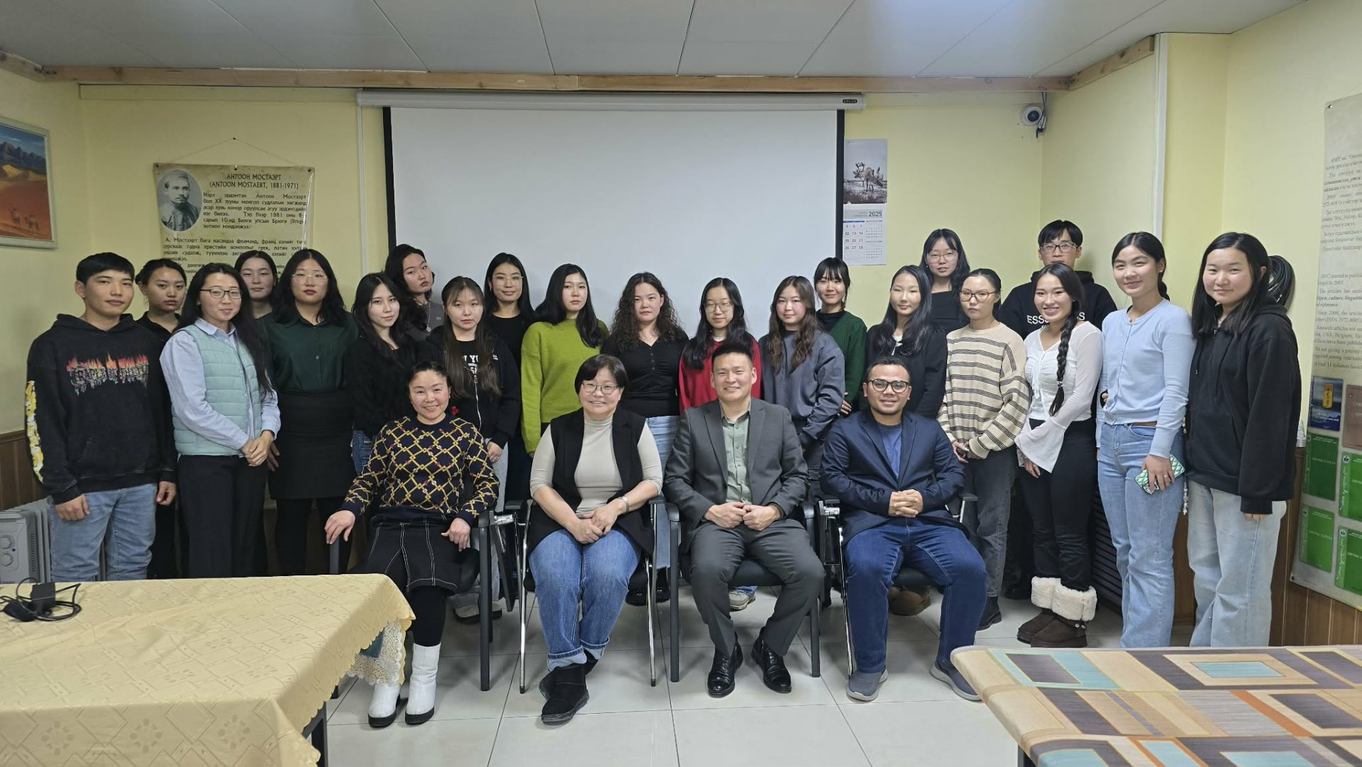 Доктор (Ph.D) Г. АЛТАНСҮХ “XII зууны монголчуудын нийгмийн байгууллын судалгааны арга зүйн асуудал” сэдвээр лекц уншлаа.