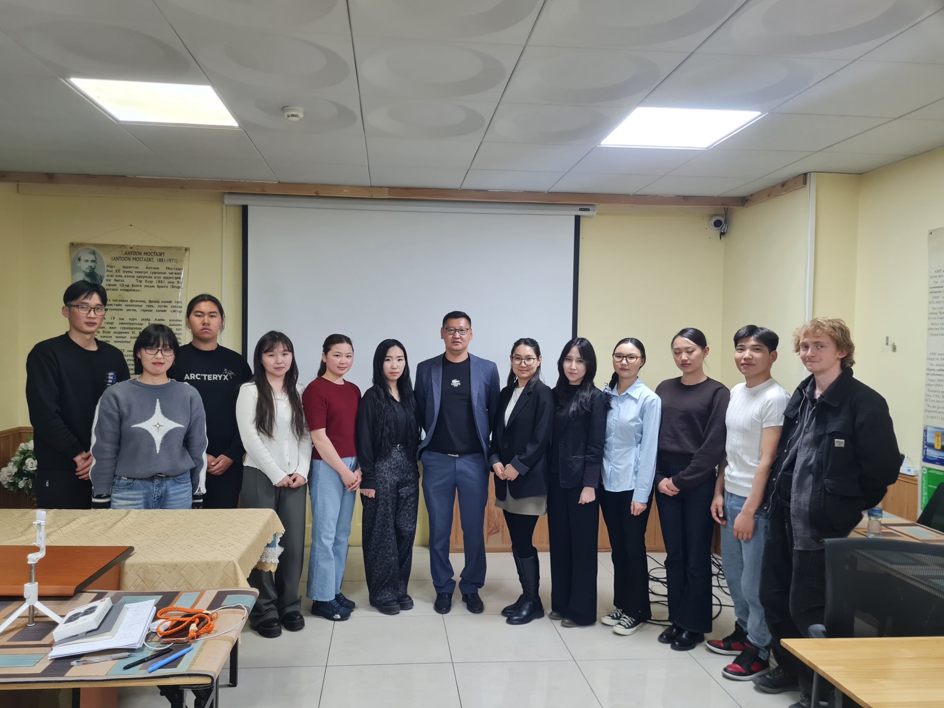 ТҮҮХ, АРХЕОЛОГИ, АНТРОПОЛОГИЙН ЧИГЛЭЛЭЭР СУДАЛГАА ХИЙСЭН ОЮУТНУУД ТАЙЛАНГАА ХЭЛЭЛЦҮҮЛЛЭЭ /3/