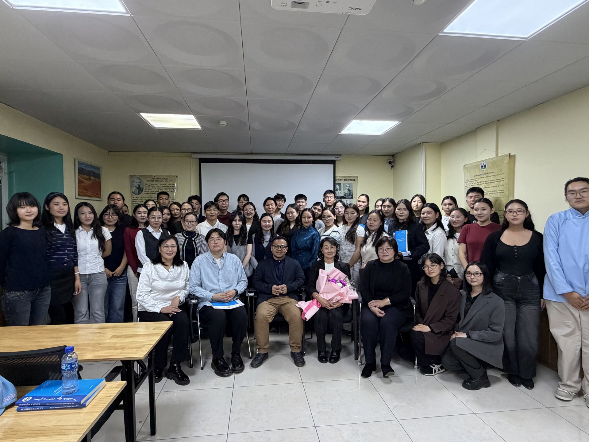 «Оюутан судлаач» тэтгэлэгт хөтөлбөрийн 16 дахь хичээлийн жилийн нээлт боллоо.