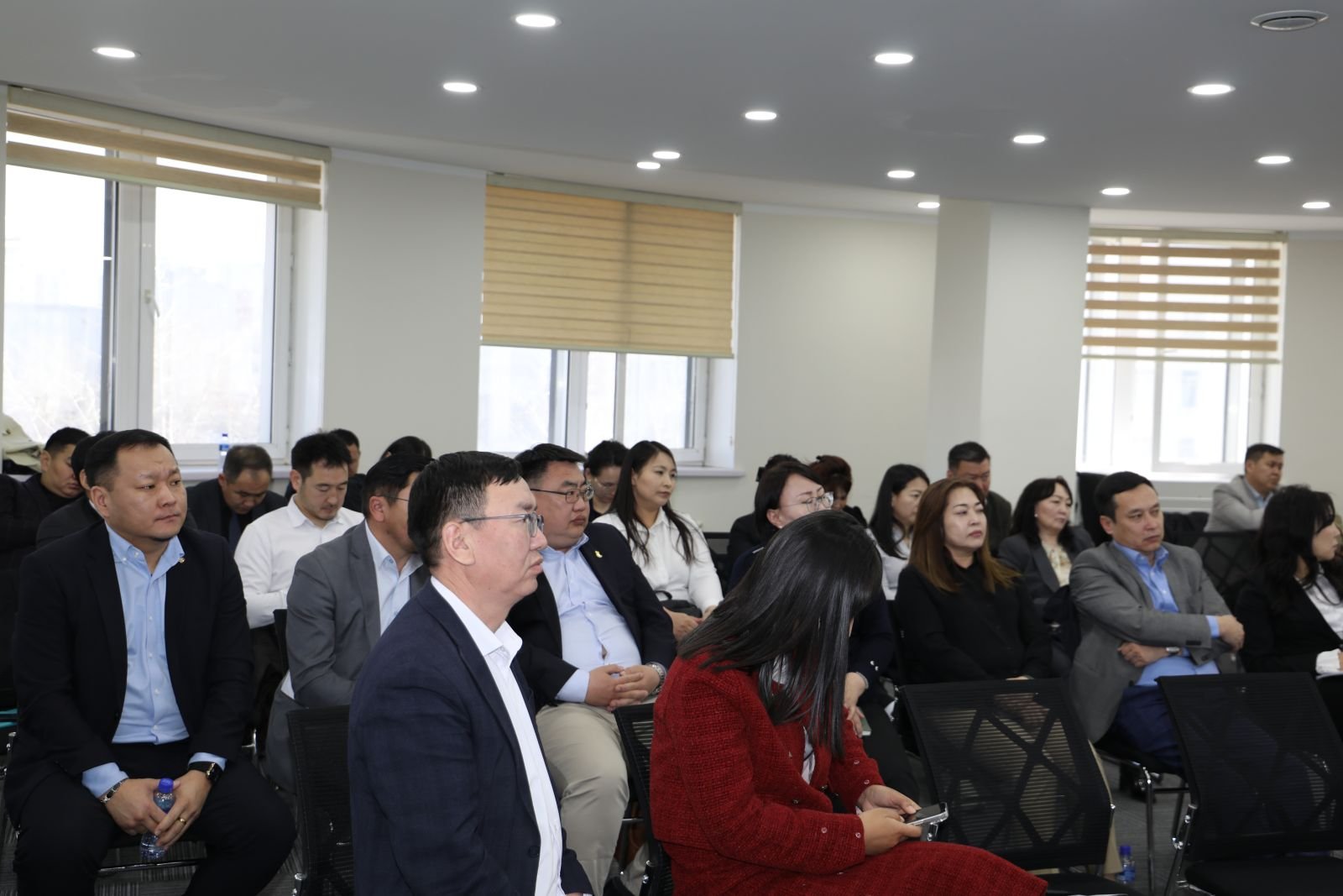 Discussion on the Legal Regulation and Challenges of Legal Entity Registration Held