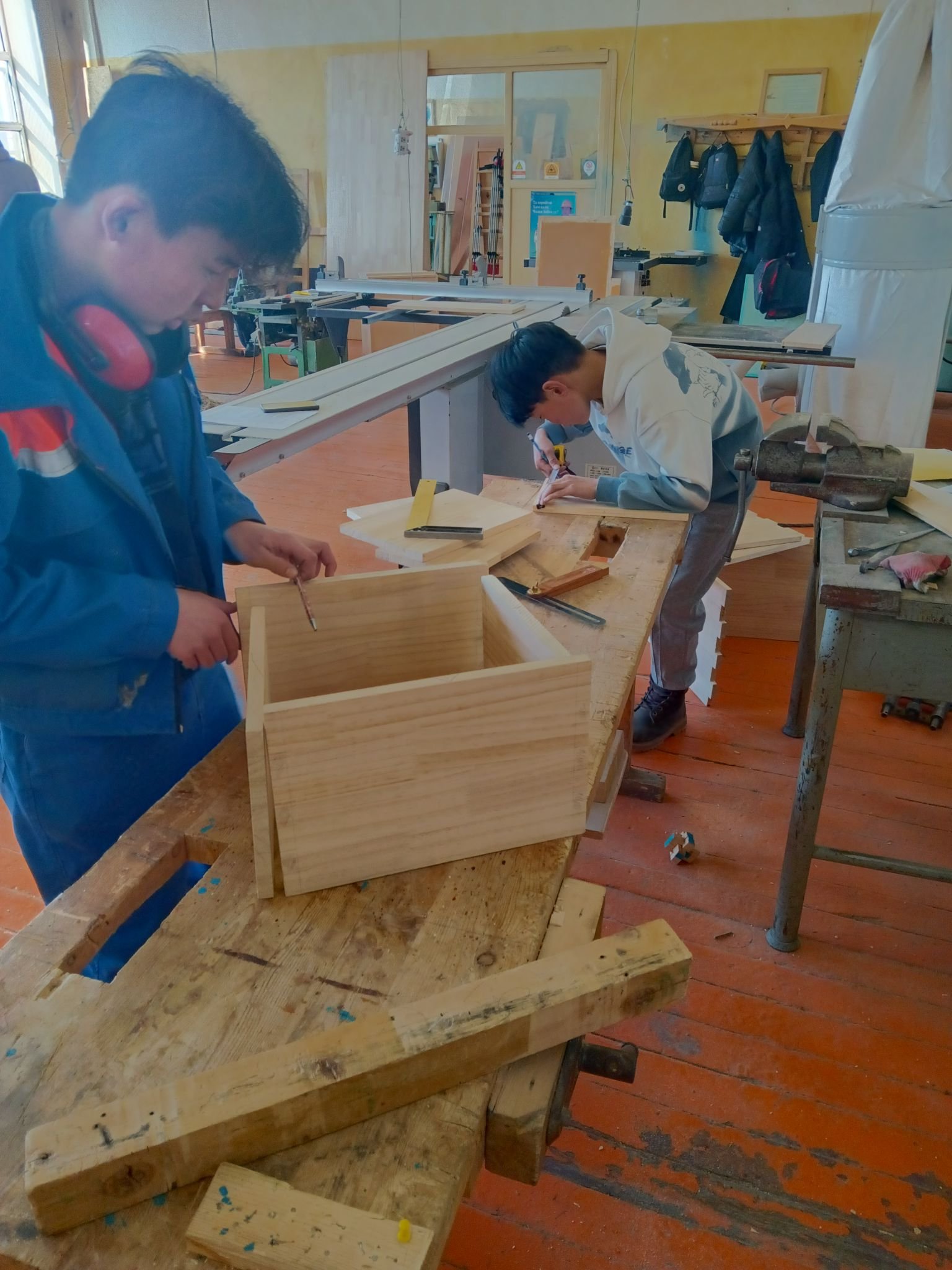 Ур чадварын уралдааны эхний шат. Модон эдлэлийн мужаан 2-р анги.