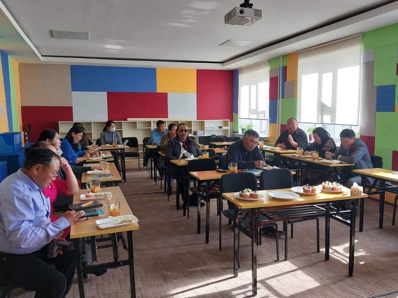 Ажил олгогч нартай 