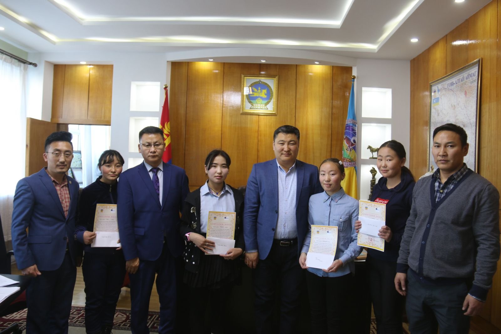 “АВЛИГА БА ХҮНИЙ ЭРХ” СЭДЭВТ ЭССЭ НИЙТЛЭЛИЙН УРАЛДААНЫГ ЗОХИОН БАЙГУУЛЛАА