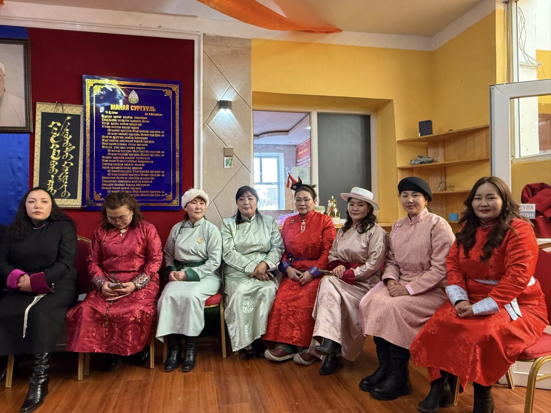 МОНГОЛ ТҮМЭН МИНЬ САР ШИНЭДЭЭ САЙХАН ШИНЭЛЭЭРЭЙ.