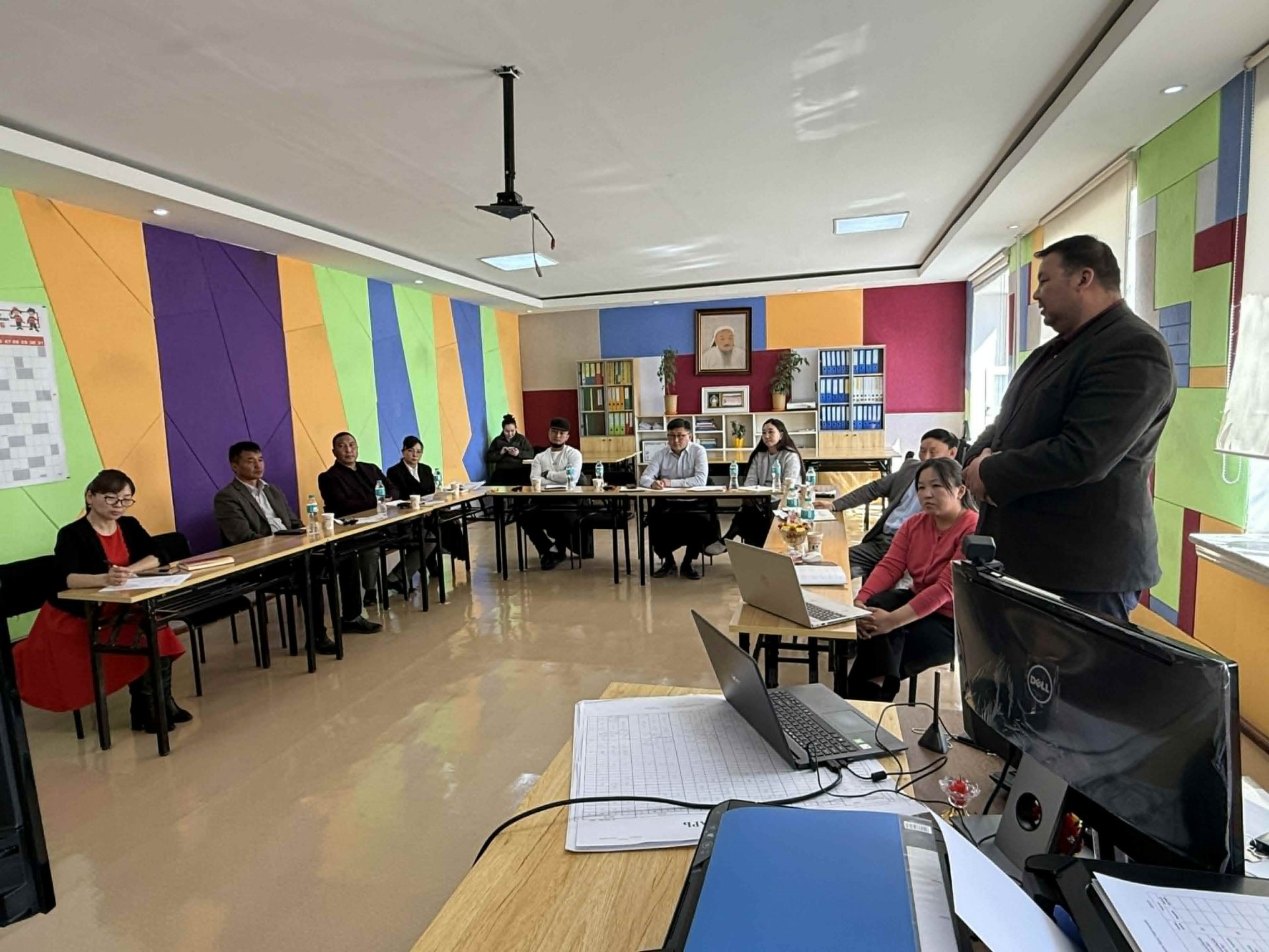 Говь-Алтай дахь Мэргэжлийн боловсролын сургуулийн удирдах зөвлөл хуралдлаа. 