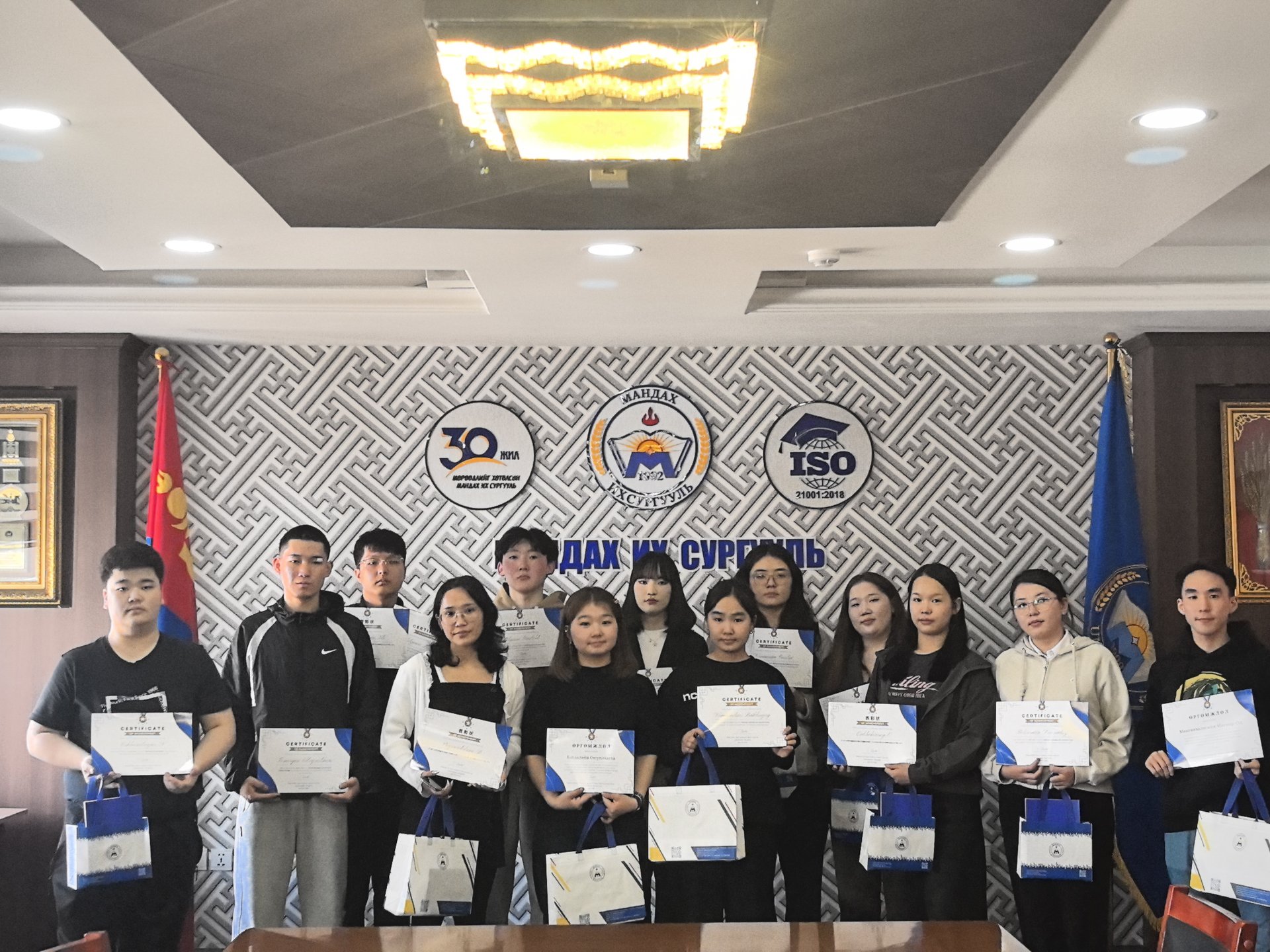 “ГАДААД ХЭЛНИЙ ТЭНХИМИЙН 7 ХОНОГ” ҮЙЛ АЖИЛЛАГААГ АНГЛИ, МОНГОЛ, СОЛОНГОС, ЯПОН ХЭЛНИЙ ХИЧЭЭЛИЙН ХҮРЭЭНД ЗОХИОН БАЙГУУЛЛАА.