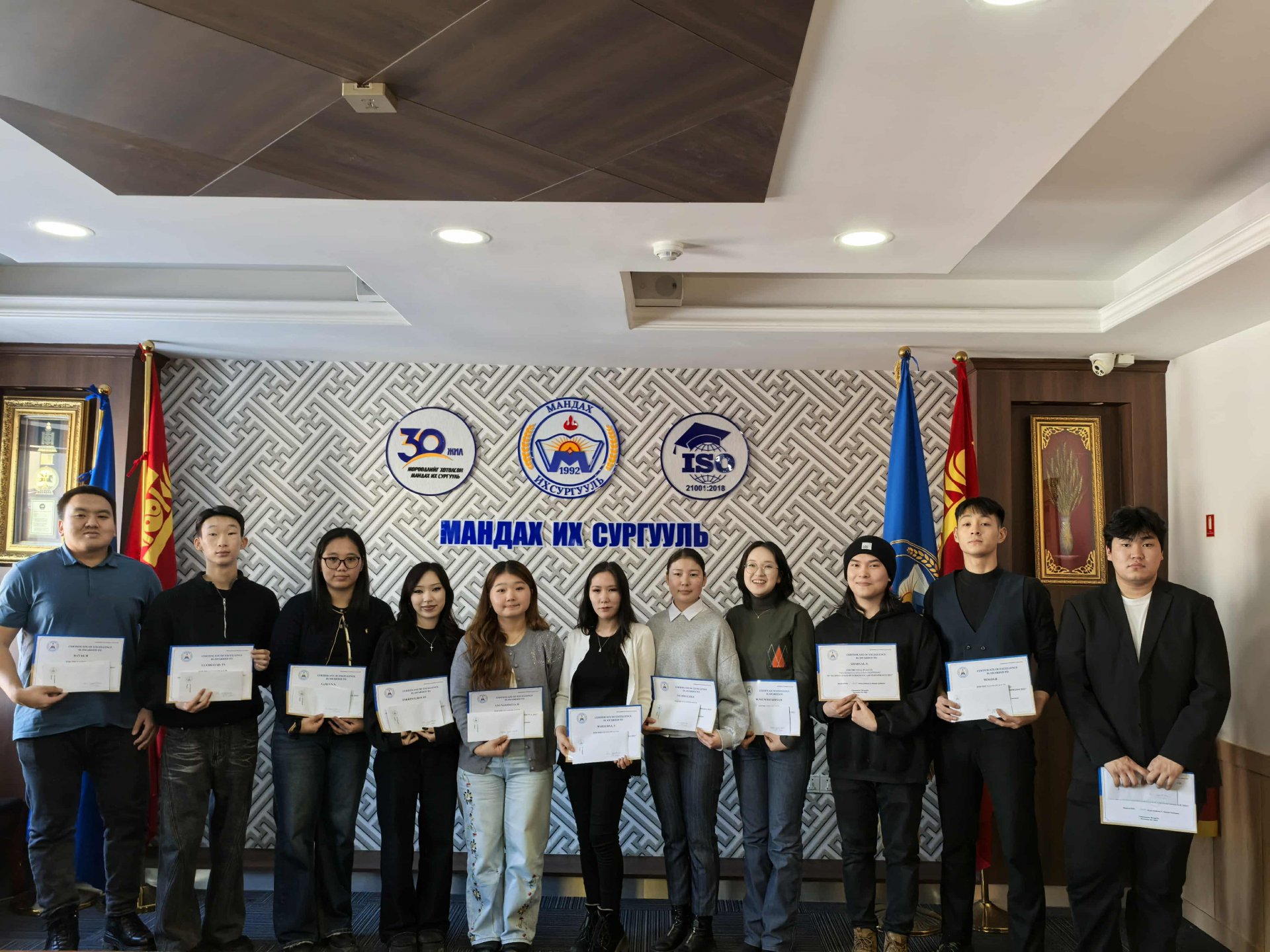 “БИЗНЕСИЙН АНГЛИ ХЭЛНИЙ УР ЧАДВАР”-ЫН ТЭМЦЭЭН ЗОХИОН БАЙГУУЛАГДЛАА