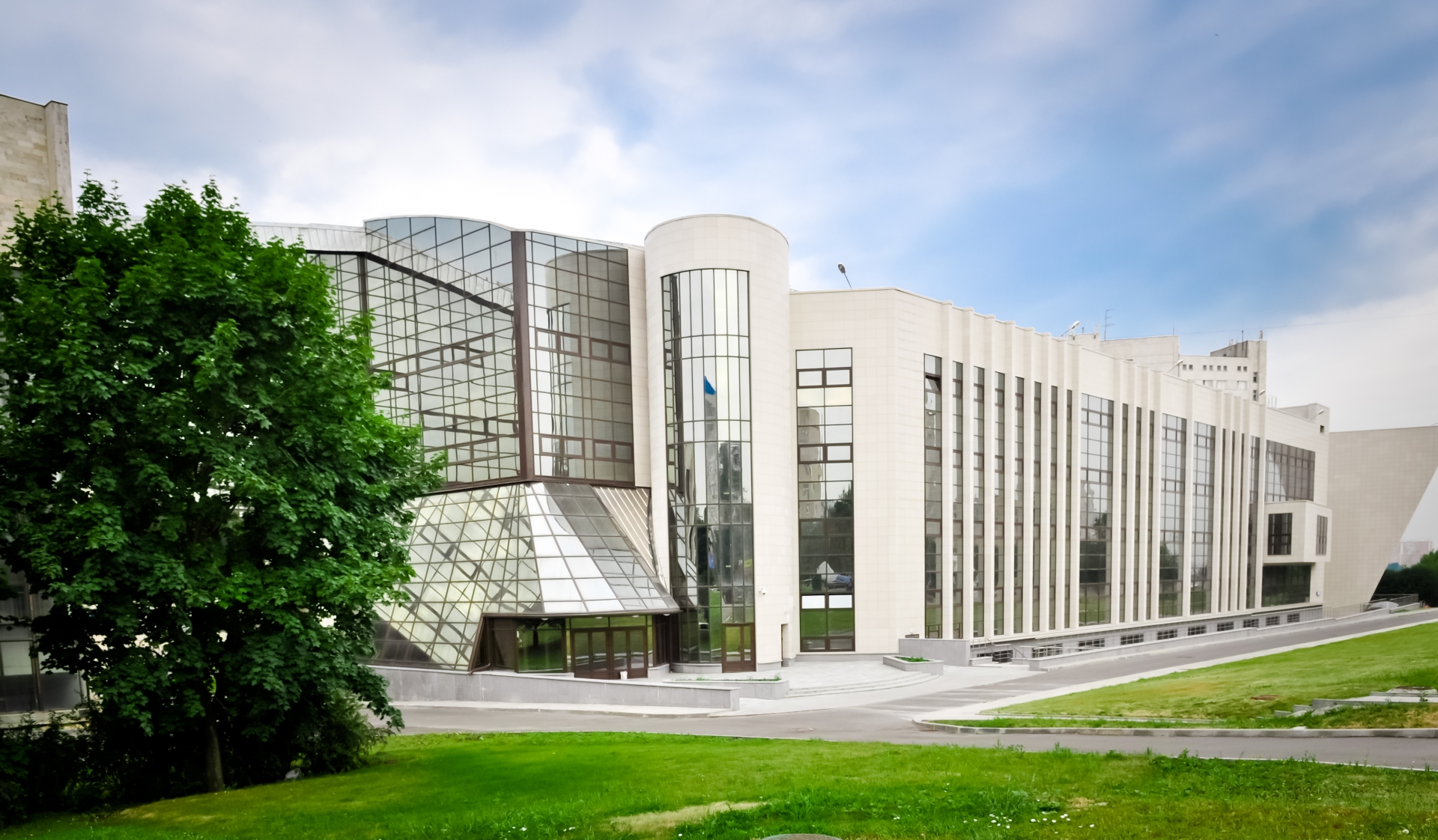 ОХУ-ын ГХЯ-ны Москвагийн Олон Улсын Харилцааны Улсын Их Сургууль (МГИМО)