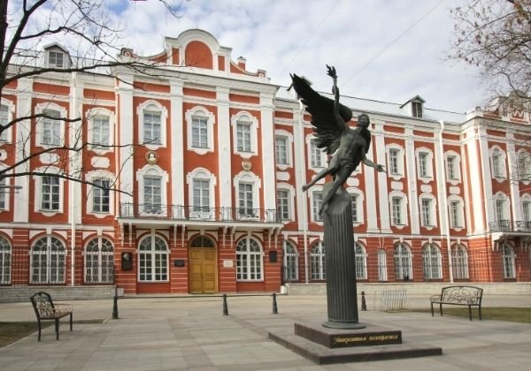 Санкт-Петербургийн улсын их сургууль (СПбГУ)