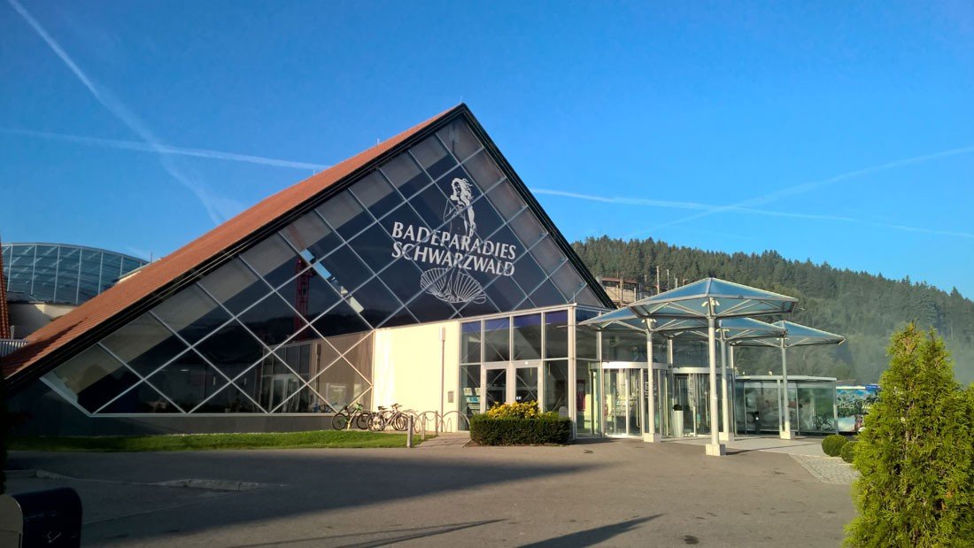 Caribbean palms in the Black Forest – an exceptional pool experience