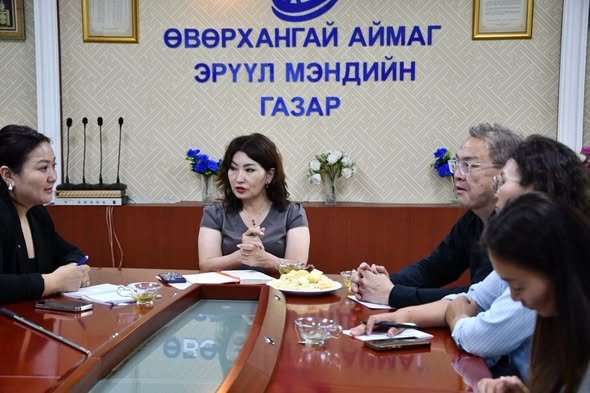Халдварт өвчин судлалын үндэсний төвтэй хамтран Арвайхээр сумын эрүүл мэндийн байгууллагуудад дэмжлэгт хяналт хийж байна.