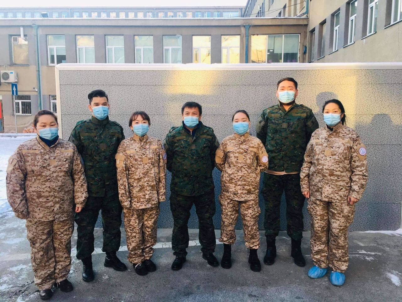 Эмгэг Судлалын Үндэсний Төвийн эмнэлгийн мэргэжилтэн, ажилтнууд ковид-19 үеийн сорьц авах үйл ажиллагаанд дайчлагдан ажиллаж байна