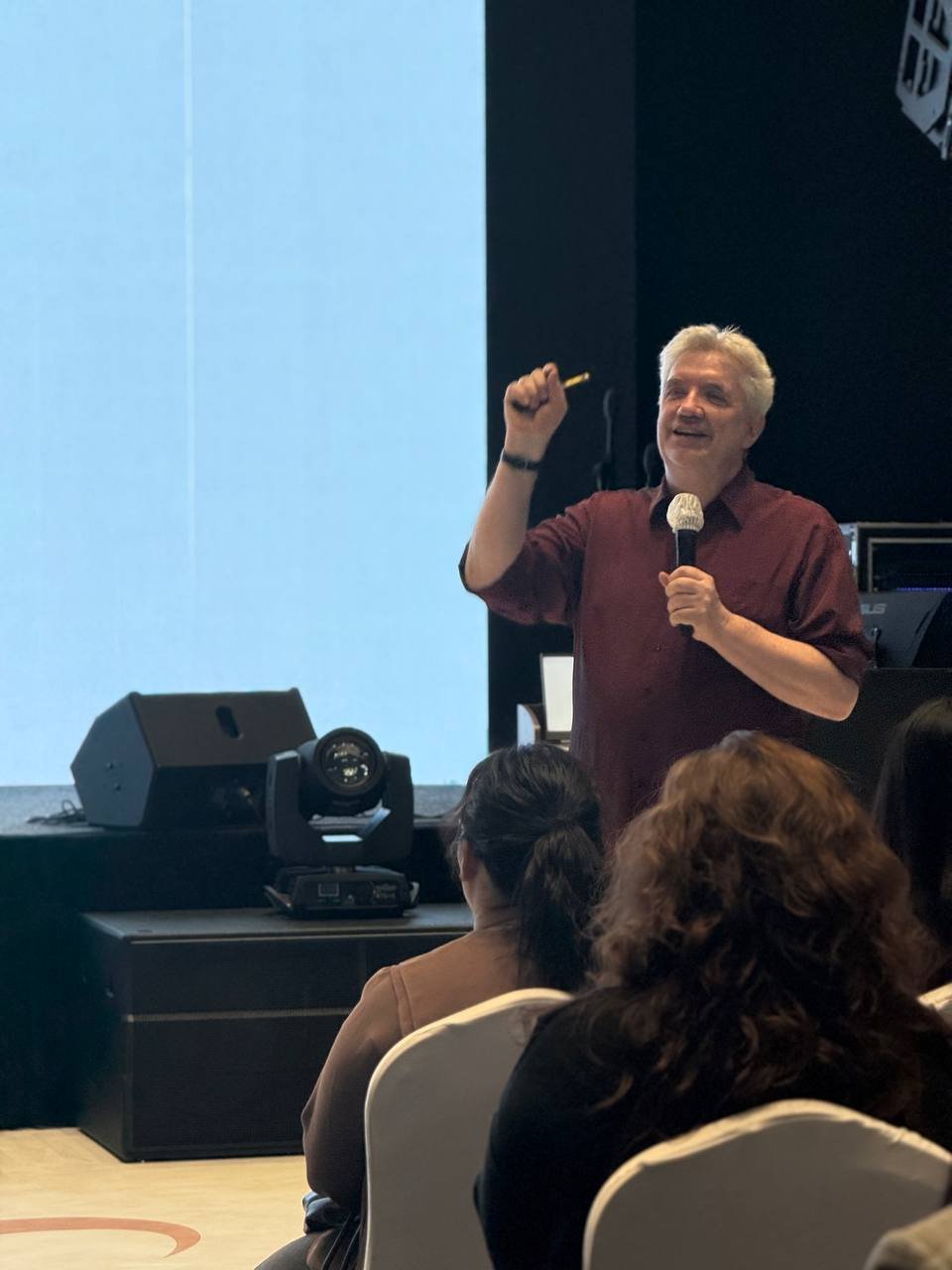 Германы доктор, профессор Томас Шрадер 1 сарын хугацаанд Эмгэг Судлалын Үндэсний Төвд ажиллалаа