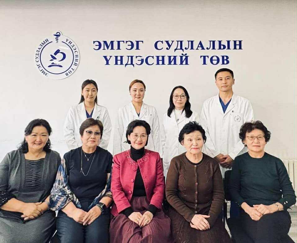 ЭСҮТ-ийн эмч, судлаачид мэргэжлийн зэргээ амжилттай ахиуллаа
