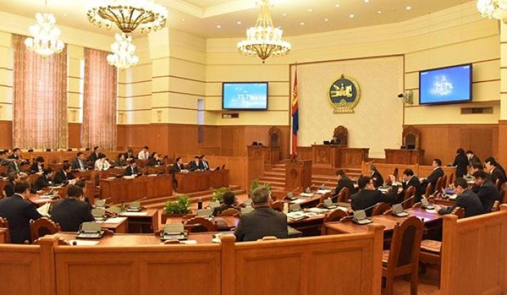 МАН-ын бүлгийн дарга чуулганыг түр хойшлуулах хүсэлт гаргаснаар олонхийн бүлэг хуралдахаар боллоо 