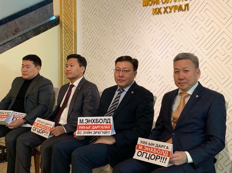 М.Энхболд хуулийн дагуу ажлаа өгье гээд байхад жагсаал хийнэ гээд ПОПроод байгаа үнэн шалтгаан чин юу вэ ЖИДҮҮЧДээ