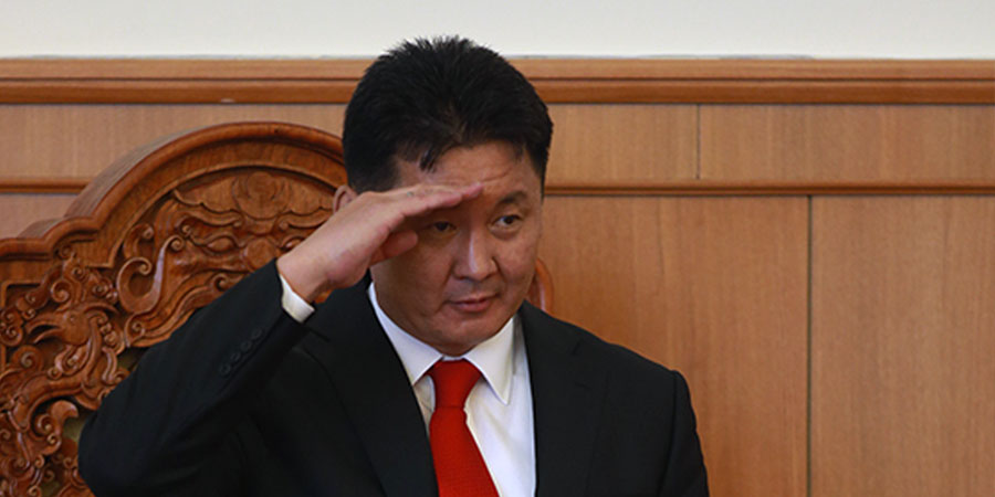 Монгол төрийн нуруу хугарчээ