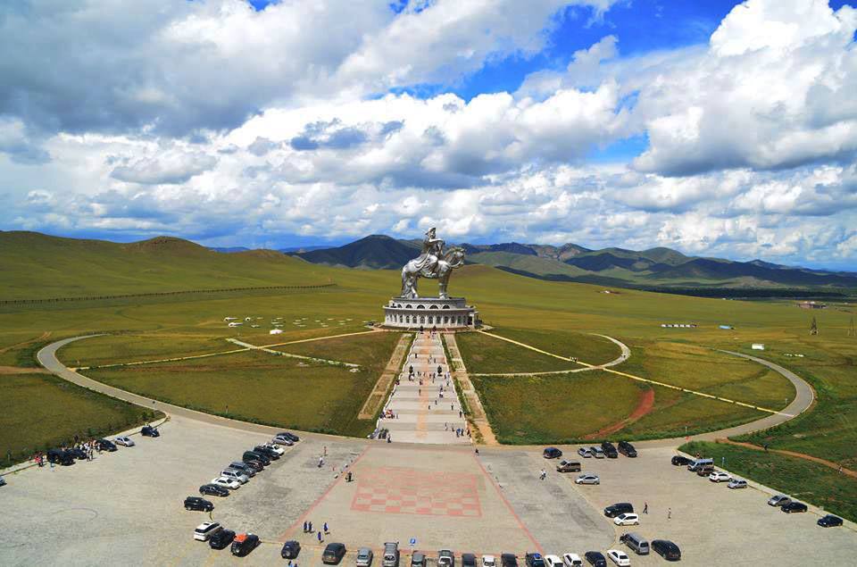 УЛС ТӨР ДЭХ ЭМЭГТЭЙЧҮҮД, ЗАЛУУЧУУДЫН ОРОЛЦООГ ДЭМЖИХ НЬ НИЙГМИЙН ХӨГЖИЛД ЭЕРЭГ НӨЛӨӨЛӨЛ АВЧИРНА