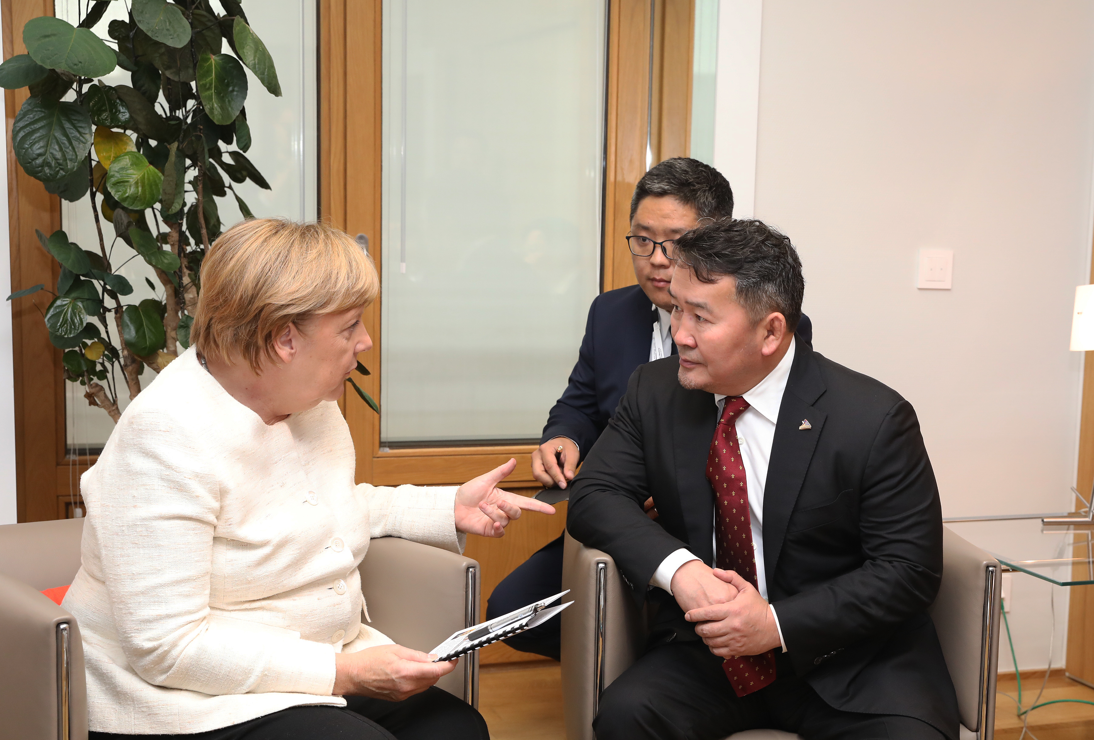  Ерөнхийлөгч Х.Баттулга ХБНГУ-ын Канцлер Ангела Меркель нар уулзлаа 