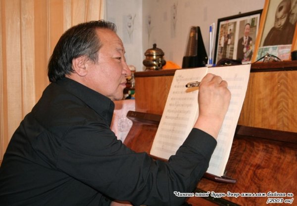 Монголын сонгодог урлагийн ДОМОГ Б.ШАРАВ тэнгэрийн оронд заларлаа 