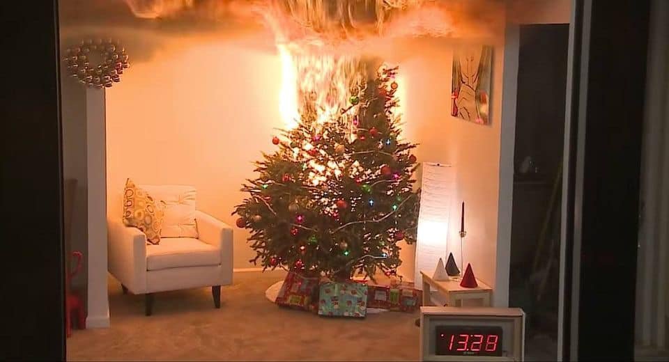 СЭРЭМЖЛҮҮЛЭГ: Шинэ жилийн гацуур модны гэрлэн чимэглэлээс үүсэлтэй дахин нэг айлд гал гарсан байж болзошгүй байна
