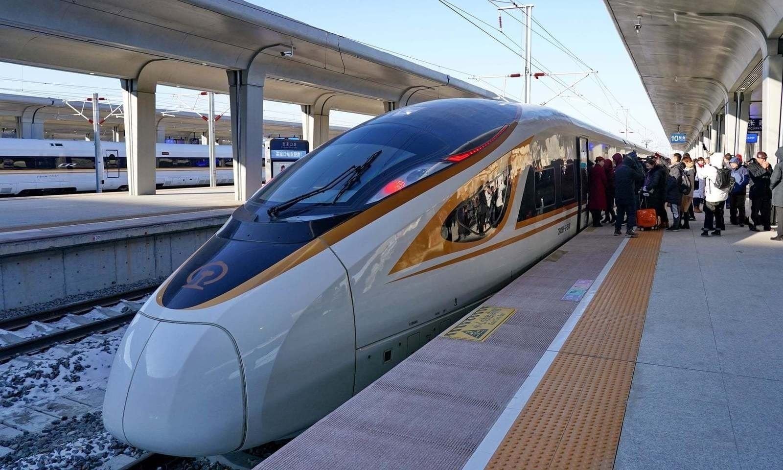 Бээжин-Жанжякоу хотын хооронд дэлхийн хамгийн өндөр хурдны, жолоочгүй галт тэрэг явж эхэллээ 